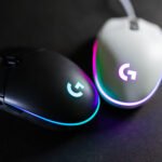 Mouse gamer Logitech G203 Lightsync, com iluminação RGB, em imagem oficial divulgada pela Logitech